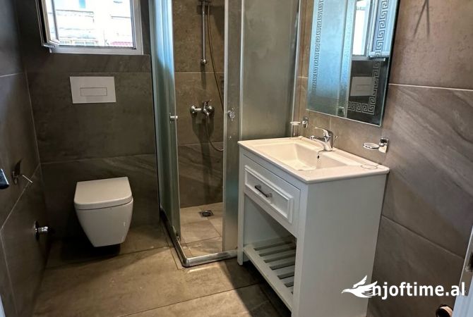 Shtepi ne shitje Apartament ne Tirane, 2+1, Mobilimi Bosh, pa mobiluar, Pagesa 148,000  Euro.