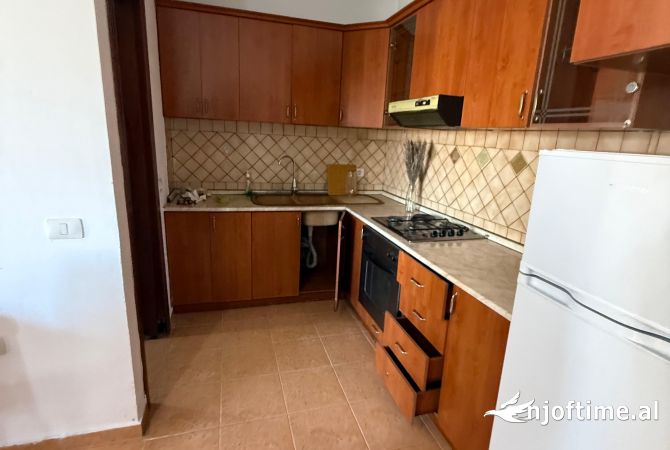Shtepi me qera Apartament ne Tirane, 1+1, Mobilimi E mobiluar, Pagesa 39,000  Leke.