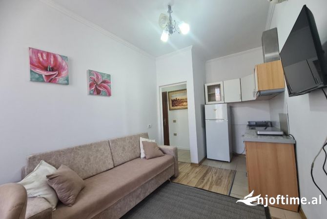 Shtepi me qera Apartament ne Tirane, 1+1, Mobilimi E mobiluar, Pagesa 370  Euro.