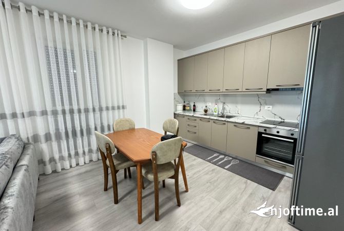 Shtepi me qera Apartament ne Tirane, 2+1, Mobilimi E mobiluar, Pagesa 730  Euro.