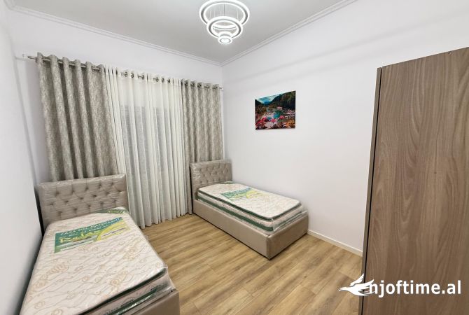 Shtepi ne shitje Apartament ne Tirane, 2+1, Mobilimi E mobiluar, Pagesa 145,000  Euro.