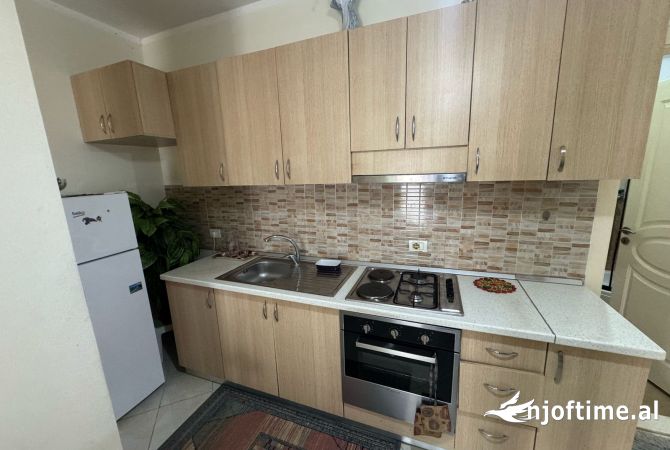Shtepi me qera Apartament ne Tirane, 1+1, Mobilimi E mobiluar, Pagesa 350  Euro.