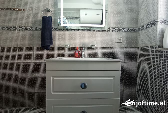 Shtepi me qera Apartament ne Tirane, 2+1, Mobilimi E mobiluar, Pagesa 500  Euro.