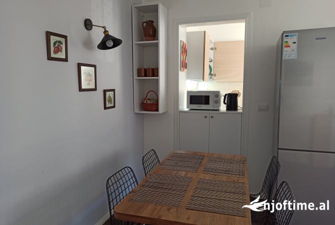 Shtepi me qera Apartament ne Tirane, 2+1, Mobilimi E mobiluar, Pagesa 500  Euro.