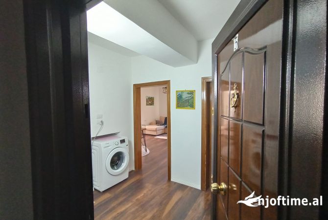 Shtepi me qera Apartament ne Tirane, 2+1, Mobilimi E mobiluar, Pagesa 500  Euro.