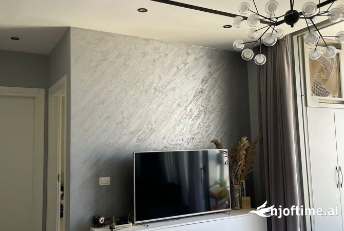 Shtepi ne shitje Apartament ne Tirane, 2+1, Mobilimi E mobiluar, Pagesa 240,000  Euro.