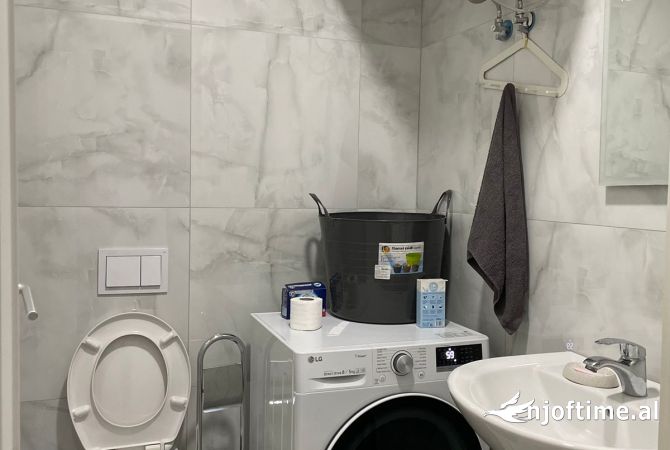 Shtepi ne shitje Apartament ne Tirane, 2+1, Mobilimi E mobiluar, Pagesa 240,000  Euro.