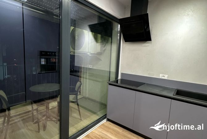Shtepi me qera Apartament ne Tirane, 2+1, Mobilimi E mobiluar, Pagesa 800  Euro.