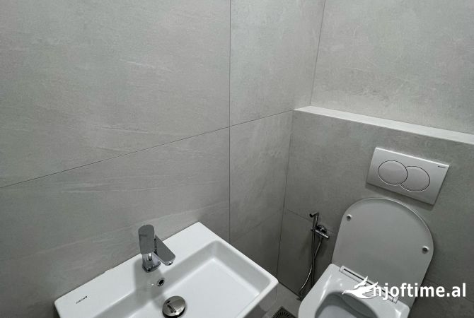 📣Qera Ambient per Zyra📍Rruga Prokop Mima 🛣️Prane Supermarket Xhangolli✨✨2000 euro 