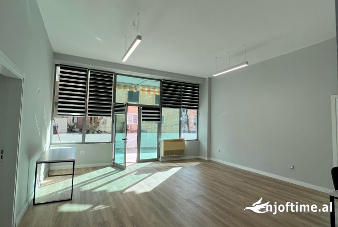 📣Qera Ambient per Zyra📍Rruga Prokop Mima 🛣️Prane Supermarket Xhangolli✨✨2000 euro 