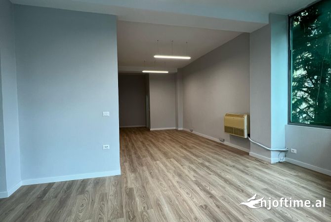 📣Qera Ambient per Zyra📍Rruga Prokop Mima 🛣️Prane Supermarket Xhangolli✨✨2000 euro 