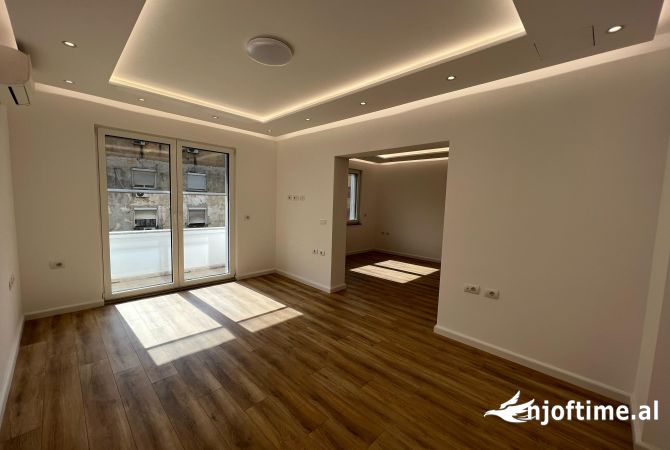 Ambient biznesi me qera 3+1 ne Tirane - 1,200 Euro