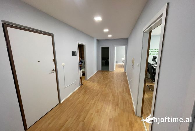 Ambient biznesi me qera 3+1 ne Tirane - 1,000 Euro