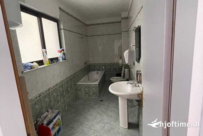 Qera 3+1+2 per Zyra 📍Bllok  Kati 4 me ashensor Cmimi 1000 euro