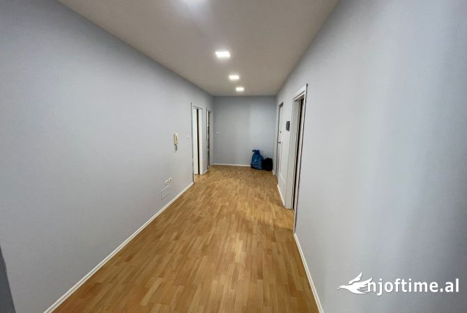 Qera 3+1+2 per Zyra 📍Bllok  Kati 4 me ashensor Cmimi 1000 euro