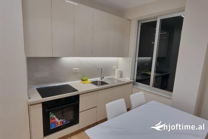 Shtepi me qera Apartament ne Tirane, 1+1, Mobilimi E mobiluar, Pagesa 650  Euro.