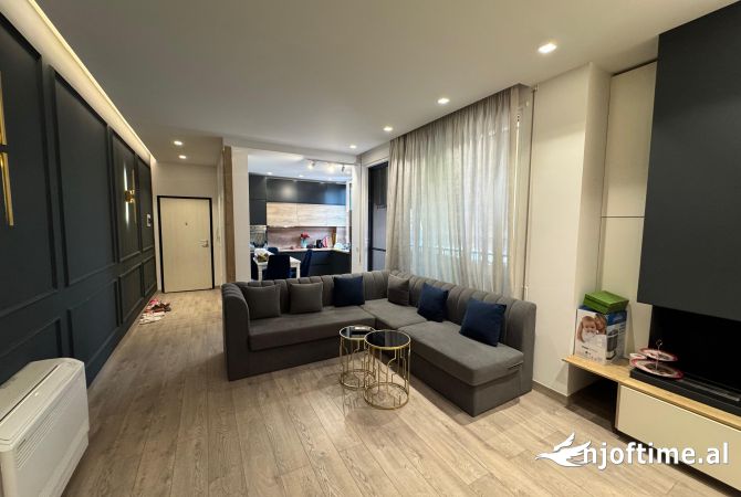 Shtepi ne shitje Apartament ne Tirane, 2+1, Mobilimi E mobiluar, Pagesa 200,000  Euro.