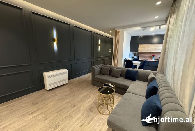 Shtepi ne shitje Apartament ne Tirane, 2+1, Mobilimi E mobiluar, Pagesa 200,000  Euro.