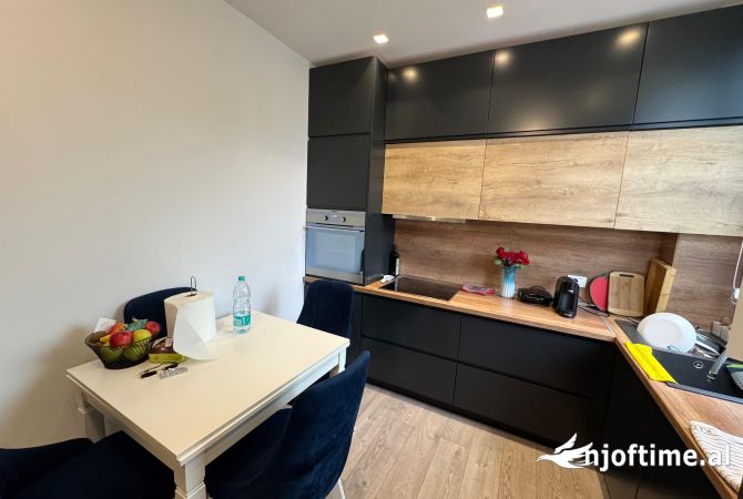 Shtepi ne shitje Apartament ne Tirane, 2+1, Mobilimi E mobiluar, Pagesa 200,000  Euro.