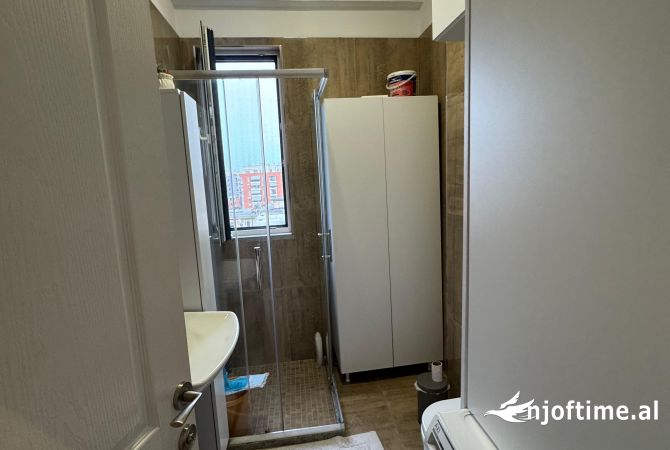 Shtepi ne shitje Apartament ne Tirane, 2+1, Mobilimi E mobiluar, Pagesa 200,000  Euro.