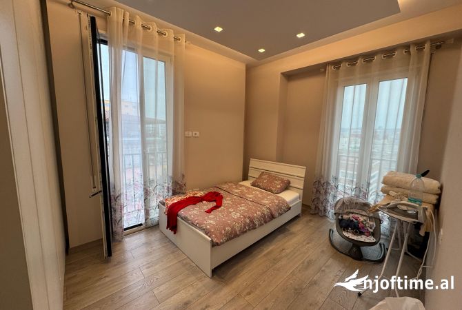 Shtepi ne shitje Apartament ne Tirane, 2+1, Mobilimi E mobiluar, Pagesa 200,000  Euro.