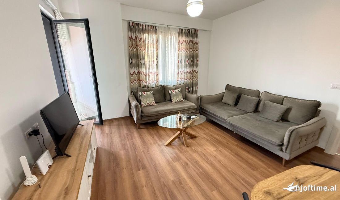 Shtepi me qera Apartament ne Tirane, Garsoniere, Mobilimi E mobiluar, Pagesa 550  Euro.
