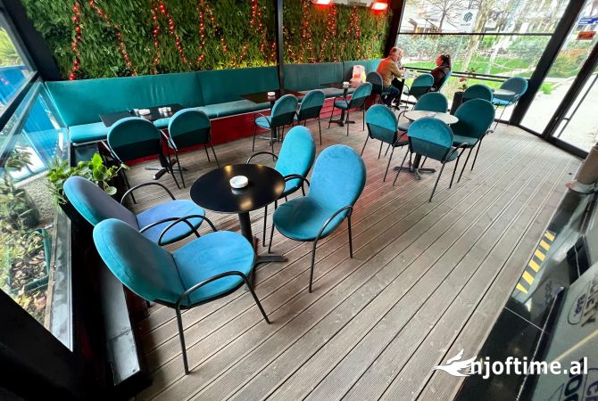 Ambient biznesi me qera 2+1 ne Tirane - 80,000 Leke