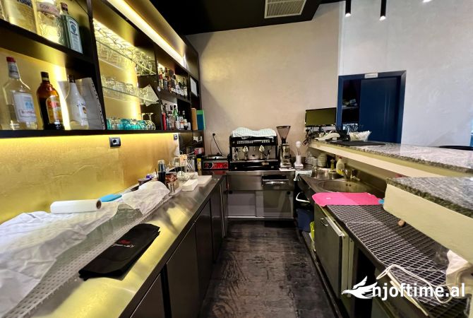 📣 QERA Bar-Kafe 📍 Kompleksi Kontakt ✨   🏢 Ndertim i Ri  🪜 Kati 0  📐80.000 leke te reja 