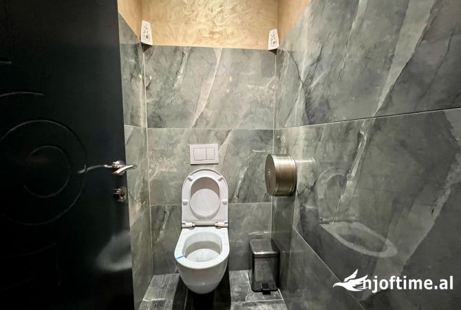 📣 QERA Bar-Kafe 📍 Kompleksi Kontakt ✨   🏢 Ndertim i Ri  🪜 Kati 0  📐80.000 leke te reja 