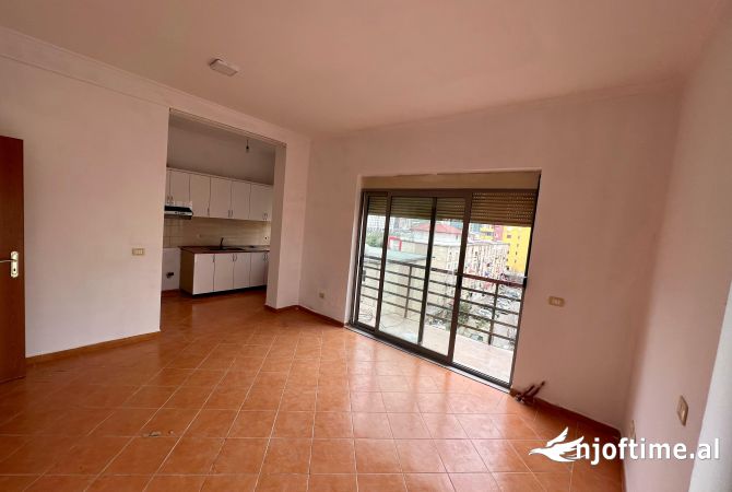 Shtepi me qera 2+1 ne Tirane - 35,000 Leke