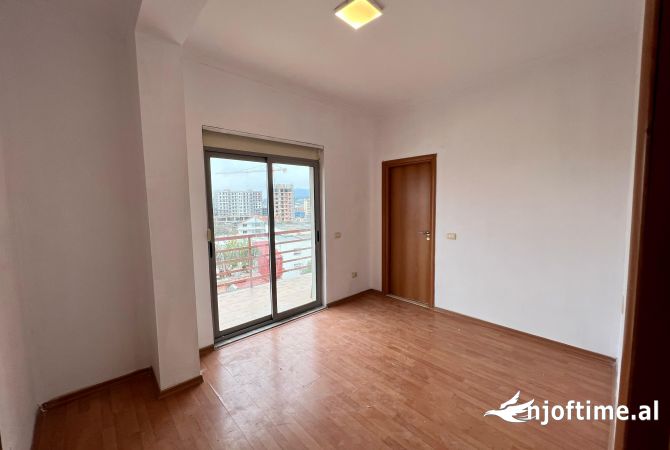 Shtepi me qera Apartament ne Tirane, 2+1, Mobilimi Pjeserisht e mobiluar, Pagesa 35,000  Leke.