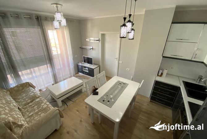 Shtepi ne shitje Apartament ne Tirane, 1+1, Mobilimi E mobiluar, Pagesa 145,000  Euro.