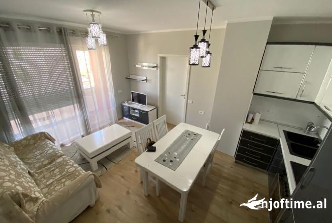 Shtepi ne shitje Apartament ne Tirane, 1+1, Mobilimi E mobiluar, Pagesa 145,000  Euro.