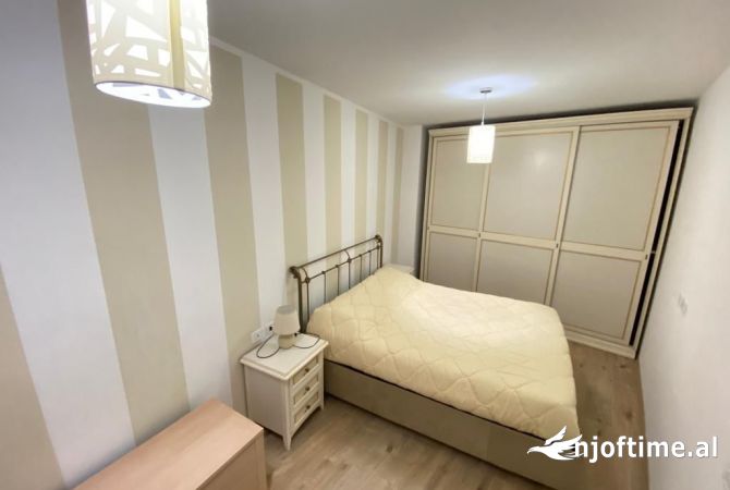 Shtepi ne shitje Apartament ne Tirane, 1+1, Mobilimi E mobiluar, Pagesa 145,000  Euro.
