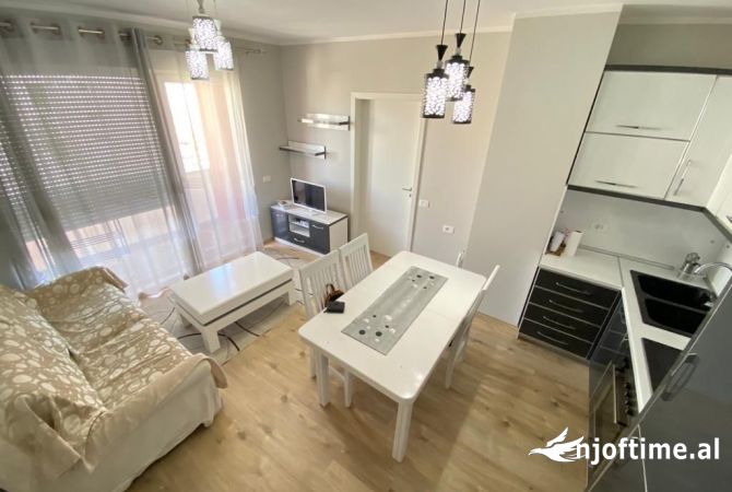 Shtepi ne shitje Apartament ne Tirane, 1+1, Mobilimi E mobiluar, Pagesa 145,000  Euro.