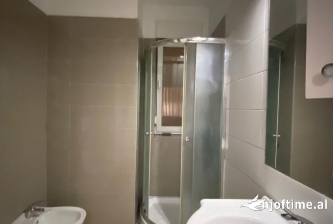 Shtepi ne shitje Apartament ne Tirane, 1+1, Mobilimi E mobiluar, Pagesa 145,000  Euro.