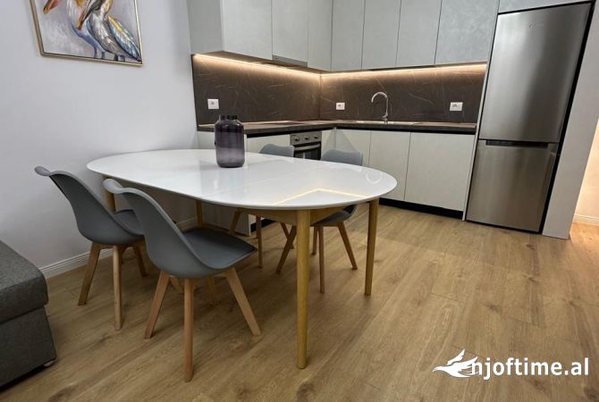 Shtepi me qera Apartament ne Tirane, 2+1, Mobilimi E mobiluar, Pagesa 650  Euro.