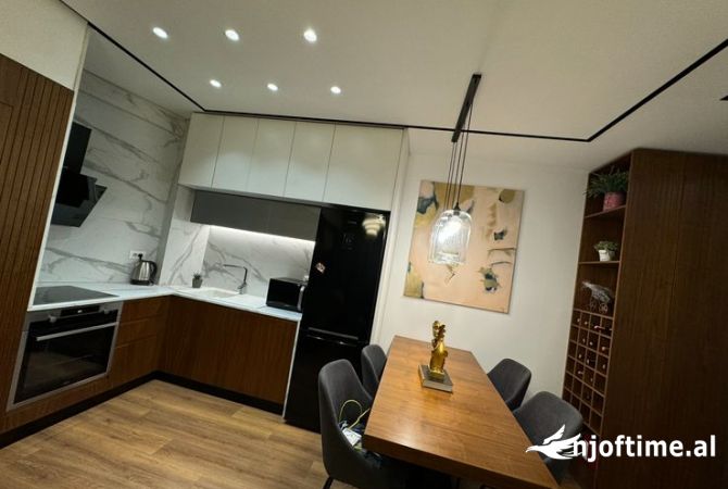 Shtepi ne shitje Apartament ne Tirane, 2+1, Mobilimi E mobiluar, Pagesa 198,000  Euro.
