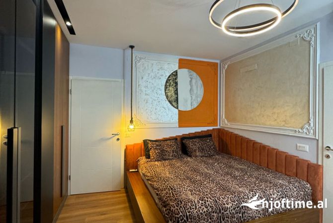 Shtepi ne shitje Apartament ne Tirane, 2+1, Mobilimi E mobiluar, Pagesa 198,000  Euro.