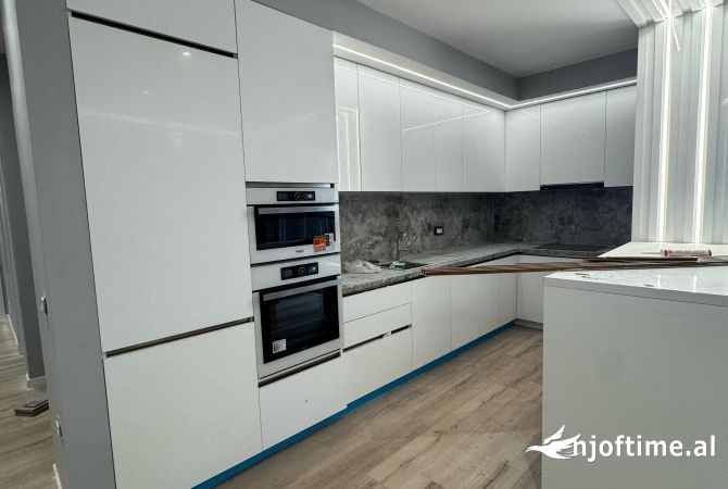 Shtepi me qera Apartament ne Tirane, 2+1, Mobilimi E mobiluar, Pagesa 900  Euro.