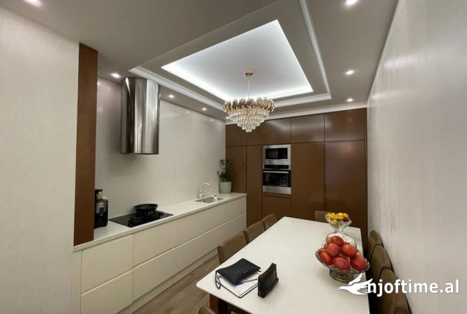 Shtepi ne shitje Apartament ne Tirane, 2+1, Mobilimi E mobiluar, Pagesa 250,000  Euro.