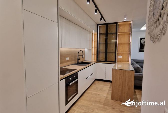 Shtepi me qera Apartament ne Tirane, 2+1, Mobilimi E mobiluar, Pagesa 1,200  Euro.