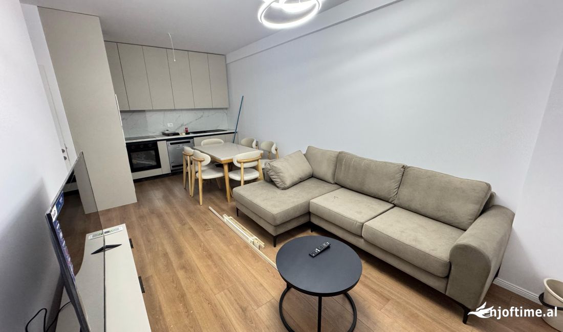 Shtepi me qera Apartament ne Tirane, 2+1, Mobilimi E mobiluar, Pagesa 650  Euro.