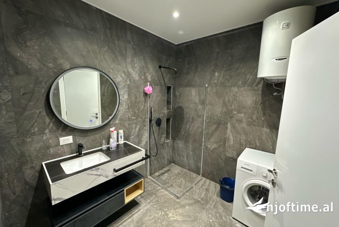 Shtepi me qera Apartament ne Tirane, 2+1, Mobilimi E mobiluar, Pagesa 800  Euro.