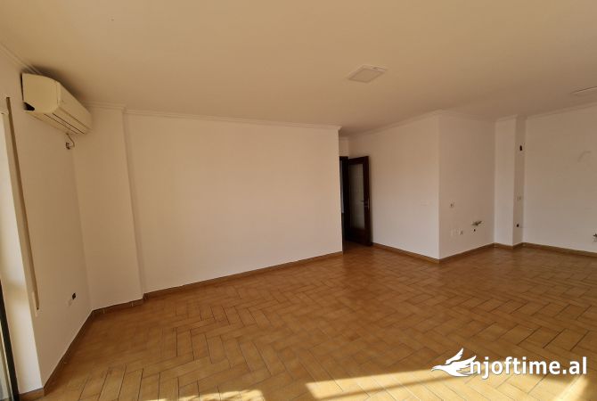 Ambient biznesi me qera 3+1 ne Tirane - 1,500 Euro