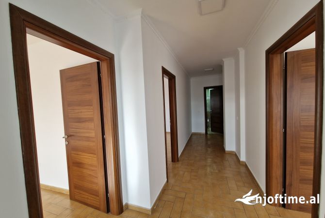 Ambient biznesi me qera 3+1 ne Tirane - 1,500 Euro