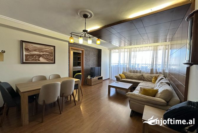 Shtepi ne shitje Apartament ne Tirane, 3+1, Mobilimi E mobiluar, Pagesa 330,000  Euro.