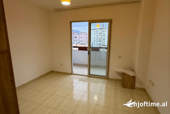 Shtepi me qera Apartament ne Tirane, 2+1, Mobilimi E mobiluar, Pagesa 50,000  Leke.