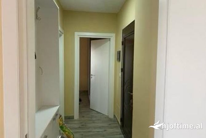 Shtepi me qera Apartament ne Tirane, 1+1, Mobilimi E mobiluar, Pagesa 520  Euro.