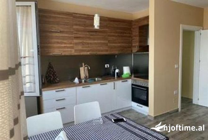 Shtepi me qera Apartament ne Tirane, 1+1, Mobilimi E mobiluar, Pagesa 520  Euro.